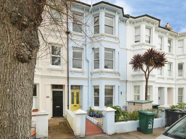 4 bedroom terraced house for sale