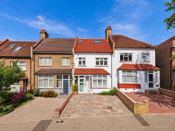 4 bedroom terraced house for sale
