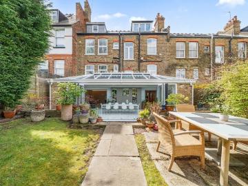 4 bedroom terraced house for sale