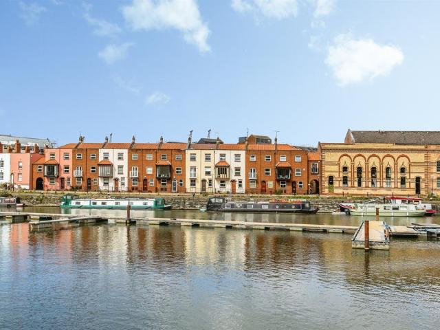 4 bedroom terraced house for sale
