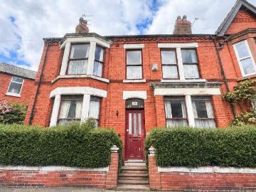4 bedroom terraced house for sale