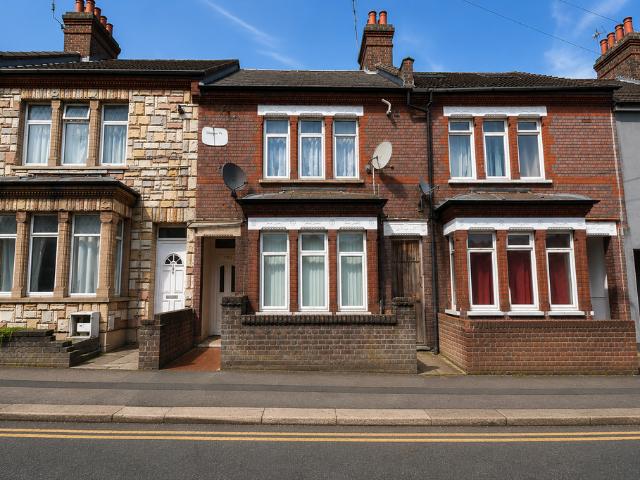 4 bedroom terraced house for sale