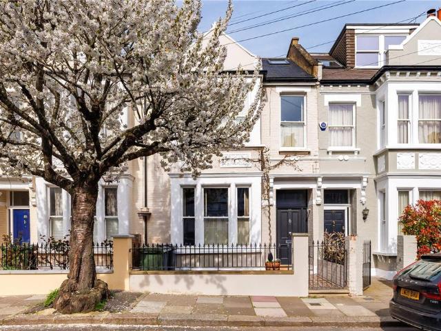 4 bedroom terraced house for sale