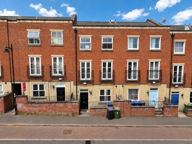 4 bedroom terraced house for sale