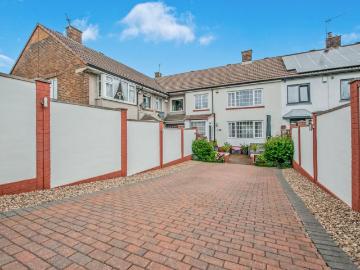 4 bedroom terraced house for sale
