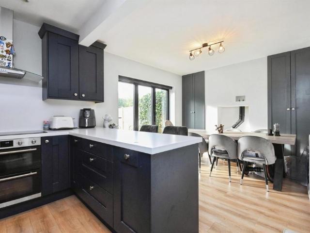4 bedroom terraced house for sale