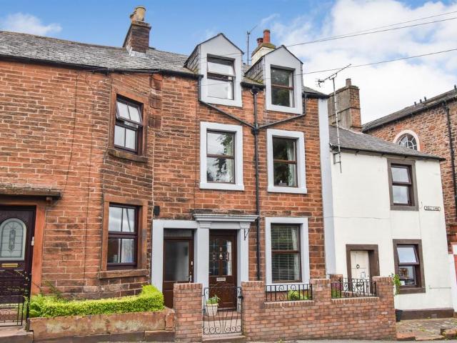 4 bedroom terraced house for sale