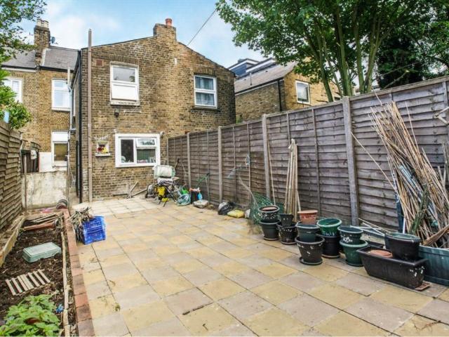 4 bedroom terraced house for sale