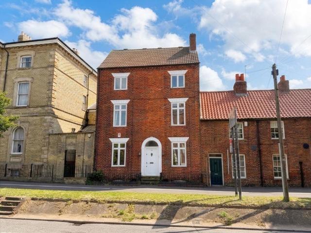 4 bedroom terraced house for sale