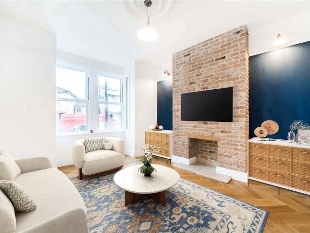 4 bedroom terraced house for sale