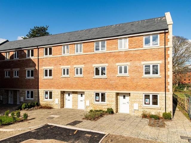 4 bedroom terraced house for sale