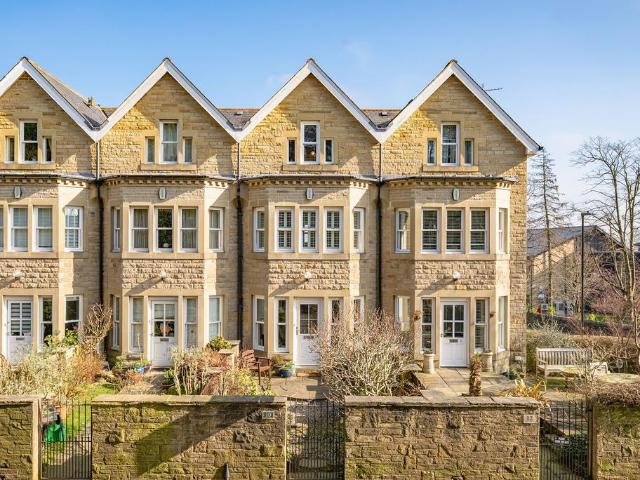 4 bedroom terraced house for sale
