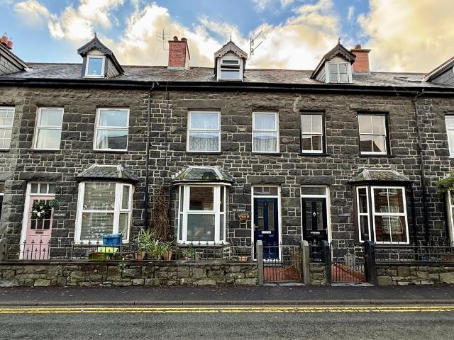 4 bedroom terraced house for sale