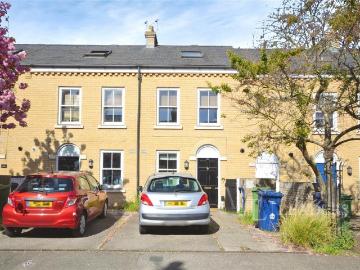 4 bedroom terraced house for sale