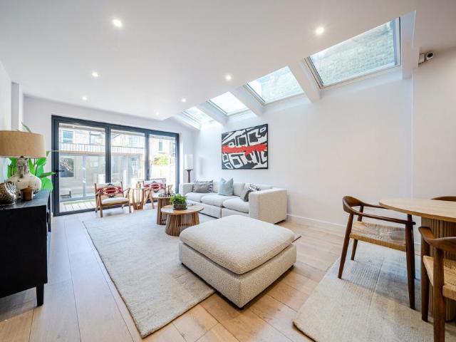 4 bedroom terraced house for sale