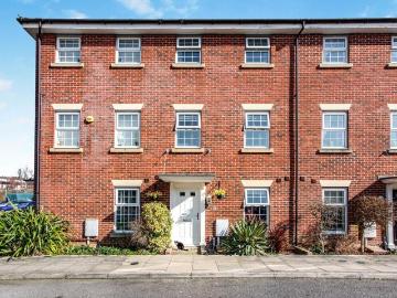 4 bedroom terraced house for sale