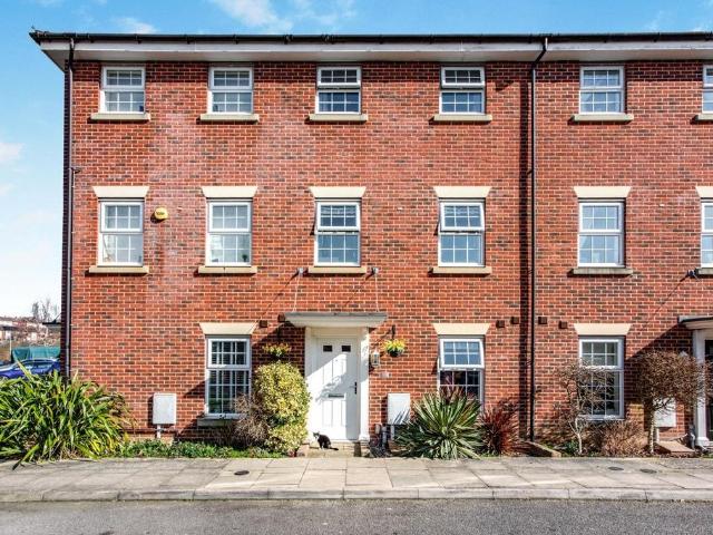 4 bedroom terraced house for sale