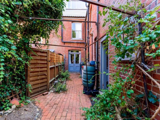 4 bedroom terraced house for sale