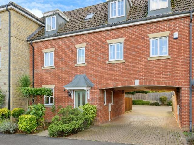 4 bedroom terraced house for sale