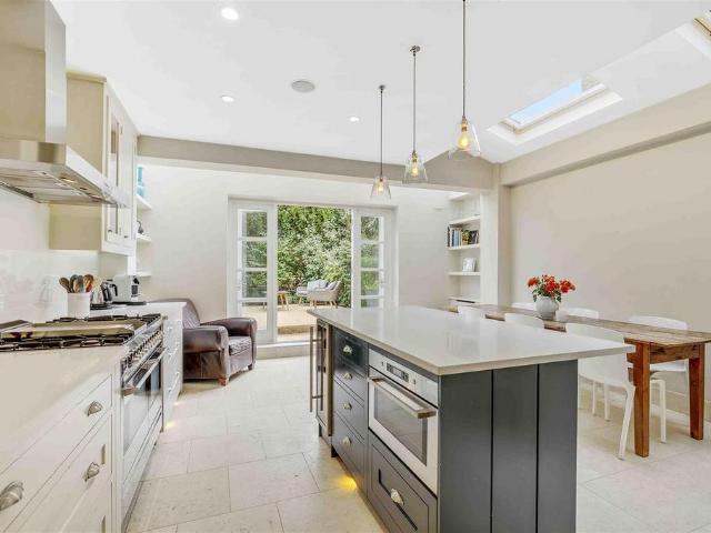 4 bedroom terraced house for sale