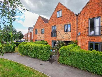 4 bedroom terraced house for sale