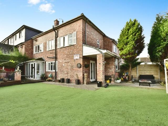 4 bedroom terraced house for sale