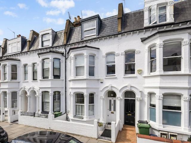 4 bedroom terraced house for sale