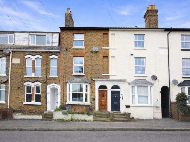 4 bedroom terraced house for sale