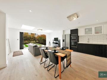 Brondesbury, London, Greater London - Garden