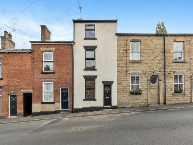4 bedroom terraced house for sale