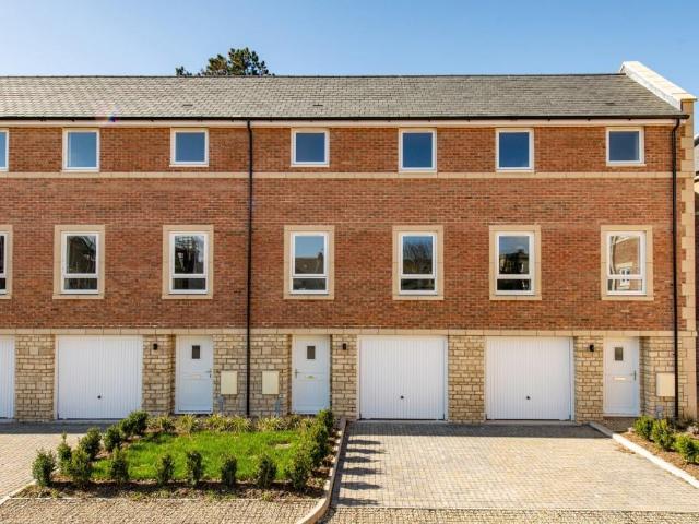 4 bedroom terraced house for sale