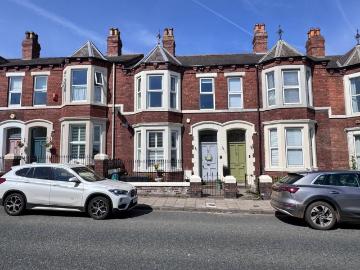 4 bedroom terraced house for sale