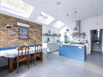 4 bedroom terraced house for sale