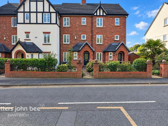 4 bedroom terraced house for sale