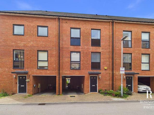 4 bedroom terraced house for sale