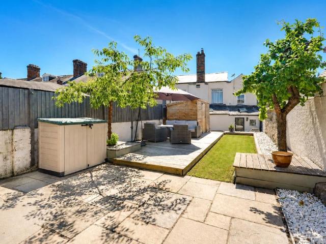 4 bedroom terraced house for sale
