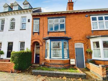 4 bedroom terraced house for sale