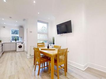 Sheffield, South Yorkshire, Midlands - Equipped kitchen