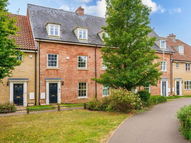 4 bedroom terraced house for sale