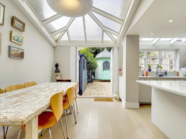 5 bedroom terraced house for sale
