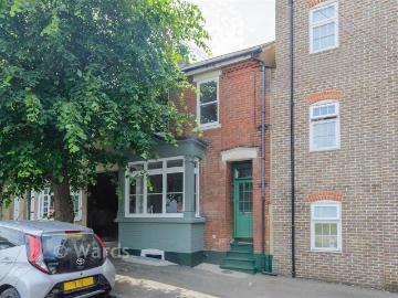 4 bedroom terraced house for sale