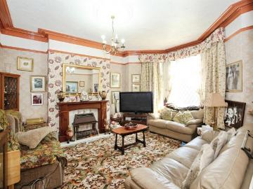 4 bedroom terraced house for sale