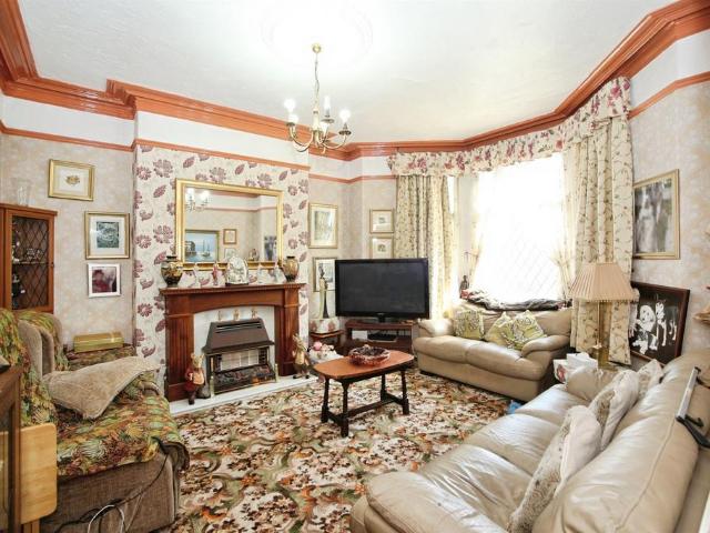 4 bedroom terraced house for sale