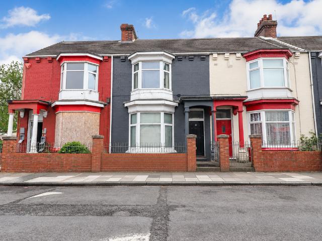 4 bedroom terraced house for sale