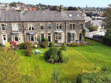 4 bedroom terraced house for sale