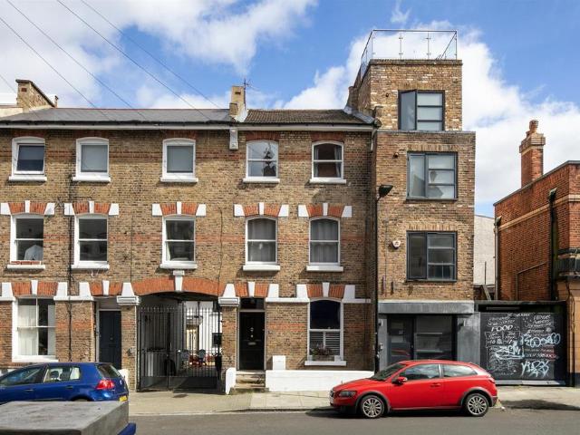 4 bedroom terraced house for sale