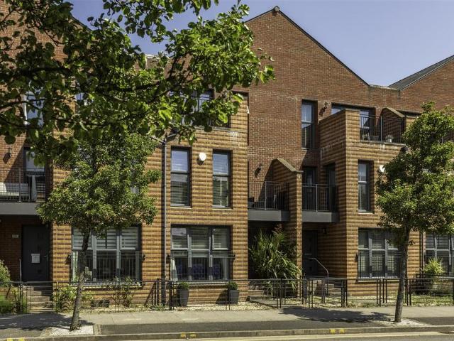 4 bedroom terraced house for sale