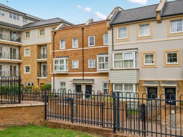 4 bedroom terraced house for sale