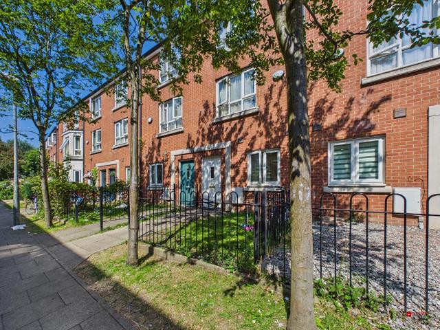 4 bedroom terraced house for sale