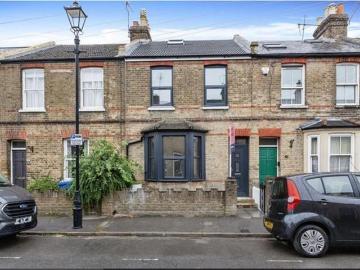 4 bedroom terraced house for sale